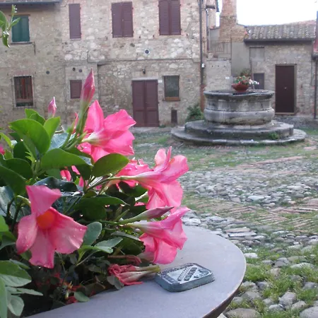 Casa Aldobrandesca * Castiglione d'Orcia